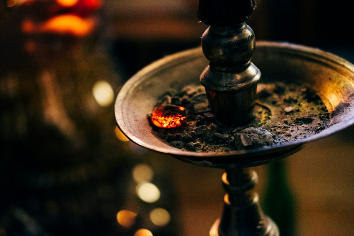 Glühende Kohle auf einer Diamonds Shisha